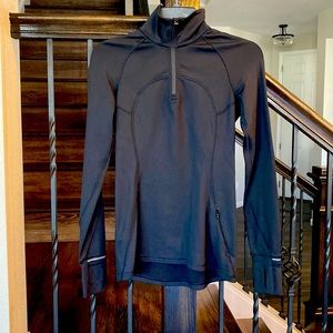 Lululemon size 4 half zip run shirt